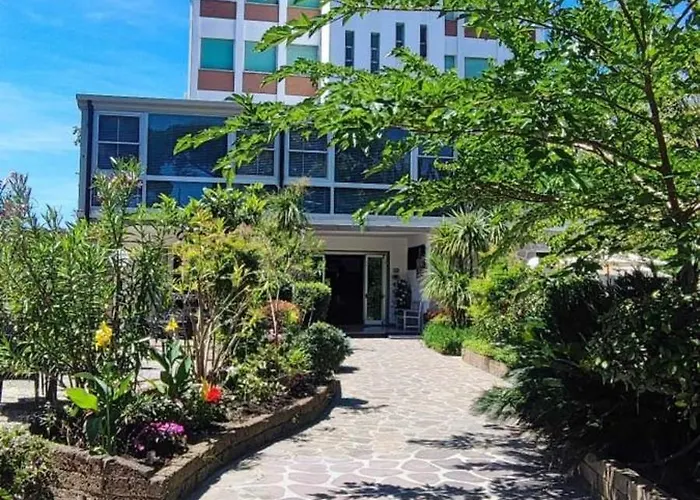 B&B Promenade Hotel Simple con Piscina Milano Marittima